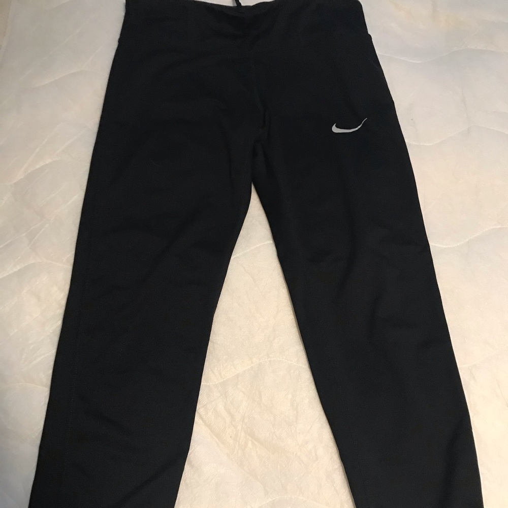 Nike dri fit capri workout leggings